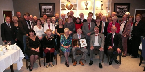  08. Bernard with members and guests in the Reading Golf Club after the annual dinner